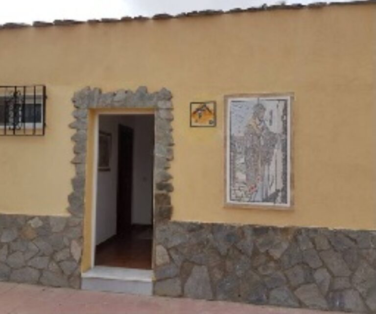 Entrada albergue el Mozárabe